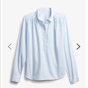 Gap white long sleeved shoulder pleat popover.